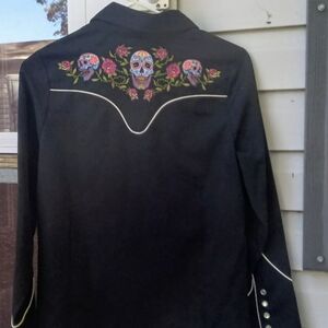Benny's western shirt Dia de muertos (day of the dead). Men's size small